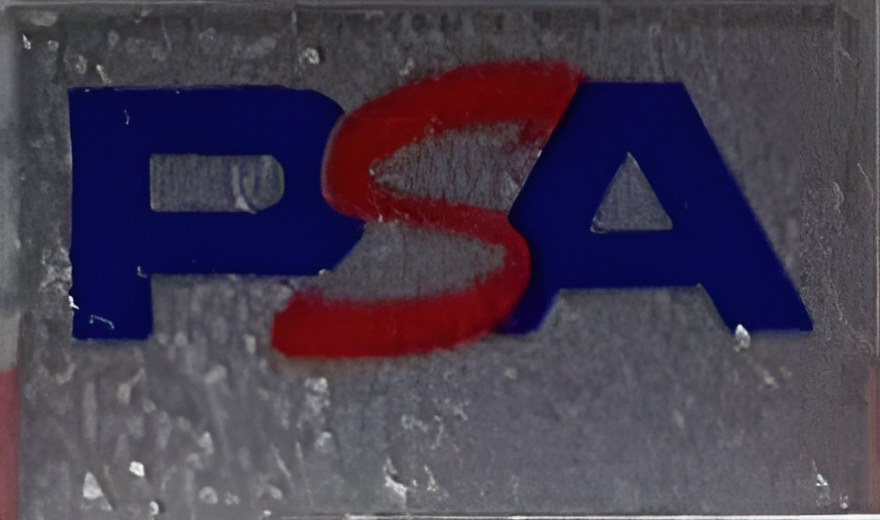 Front label with even light, showing no illumination difference